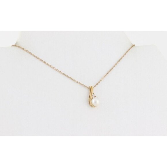 10k Yellow Gold Freshwater Pearl & Cubic Zirconia Necklace 18" Chain - Picture 6 of 7